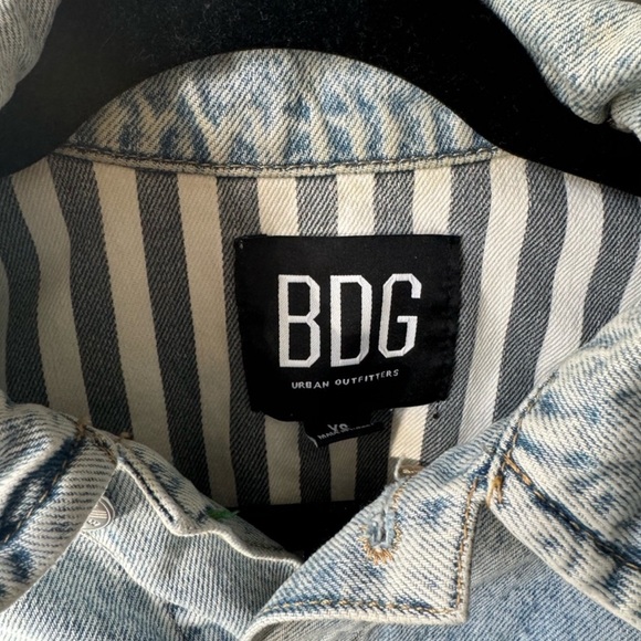 BDG Cropped Denim Jacket - Picture 2 of 4